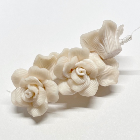 As Low As $2 Lightweight Polymer Clay Striped White Rose Beads 25mm x 16mm (5) - Picture 2 of 4